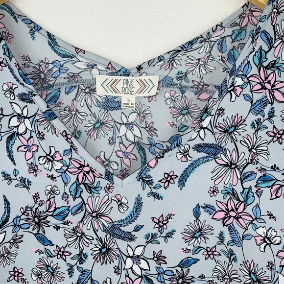 Pink Rose V Neck Floral Top - Picture 3 of 4